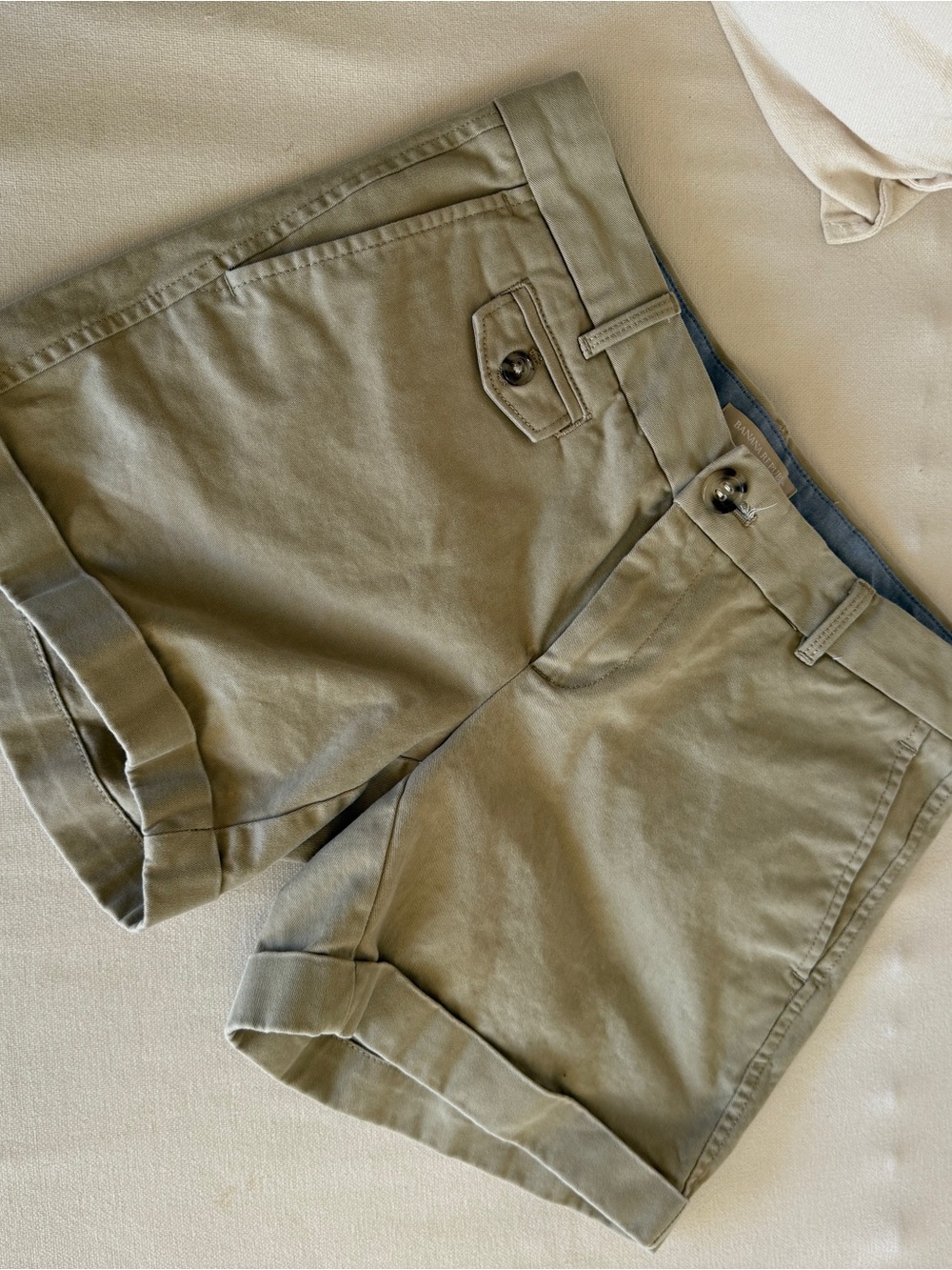 Banana Republic city Chino khaki tan Flat-Front Women's Shorts size 0